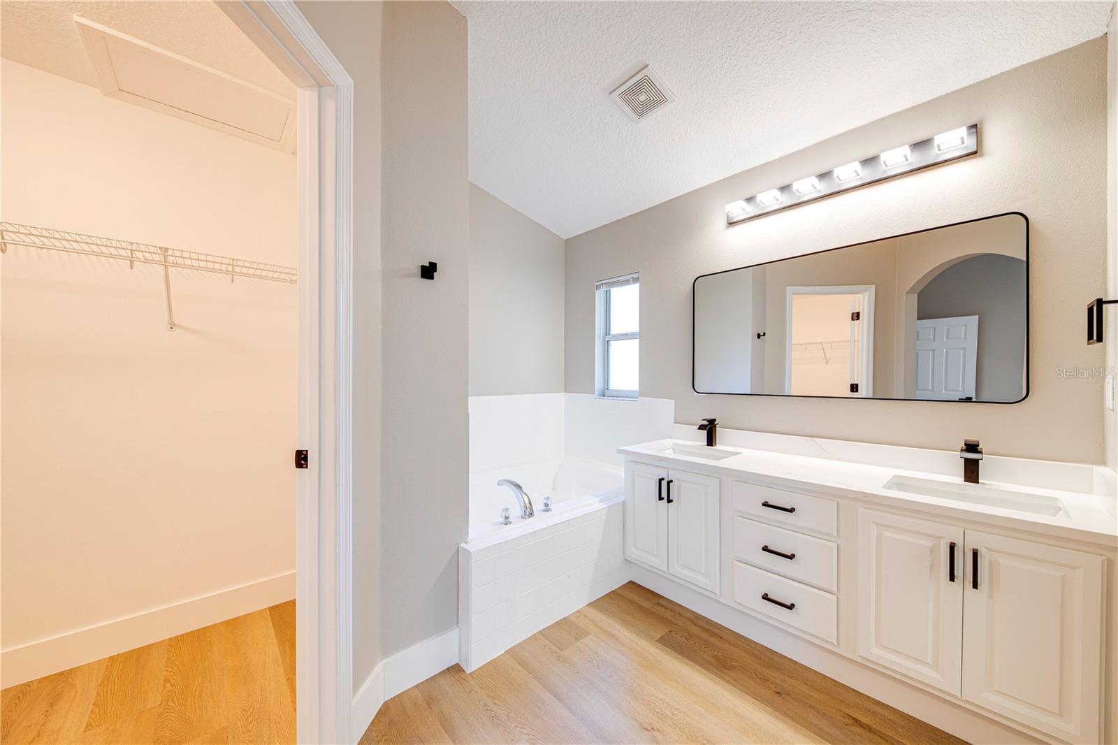 CARLTON VILLAGE PARK - Residential