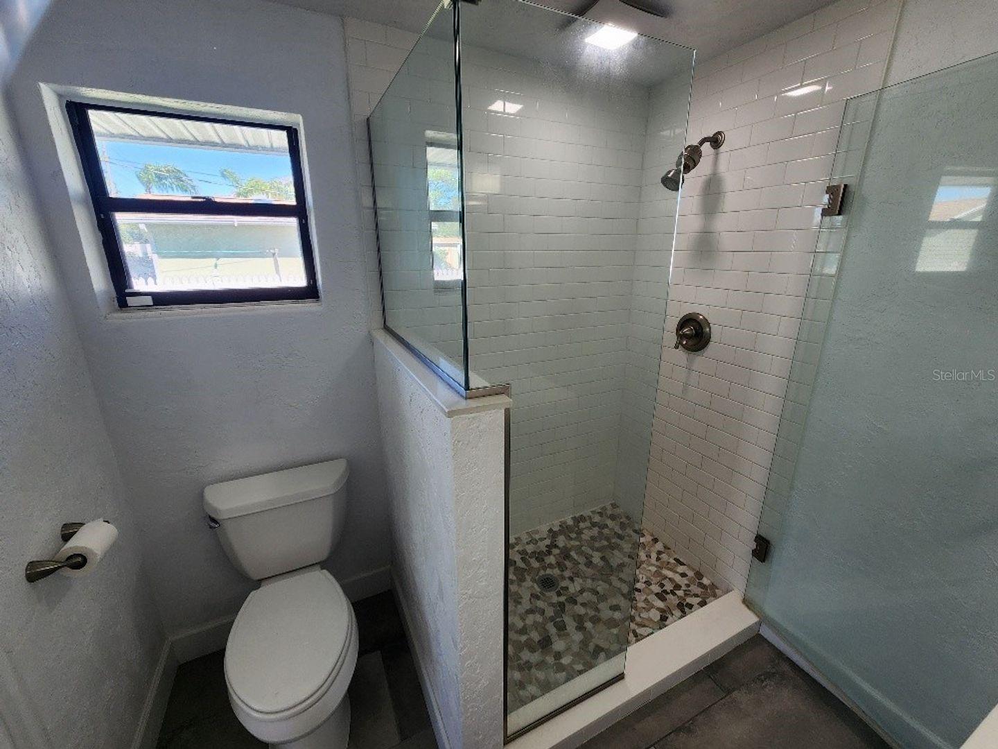 BRUENA VISTA SHORES - Residential Lease