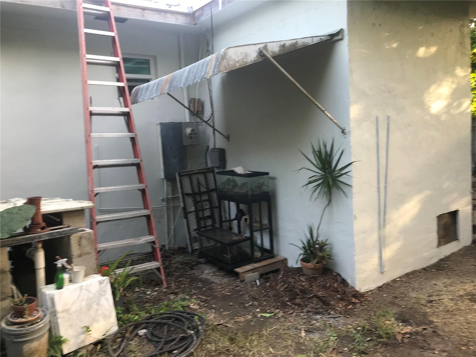 690 NW 1ST STREET