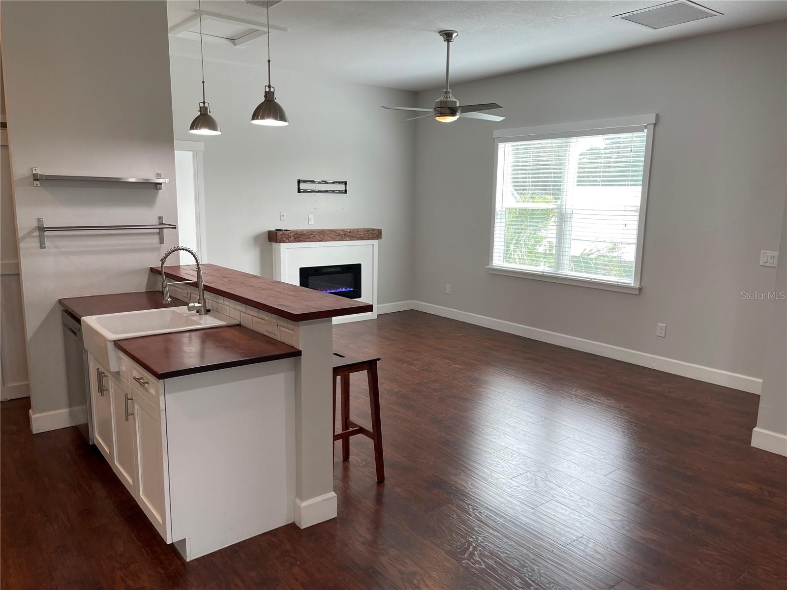 EAST CHANNELSIDE TWNHMS - Residential Lease