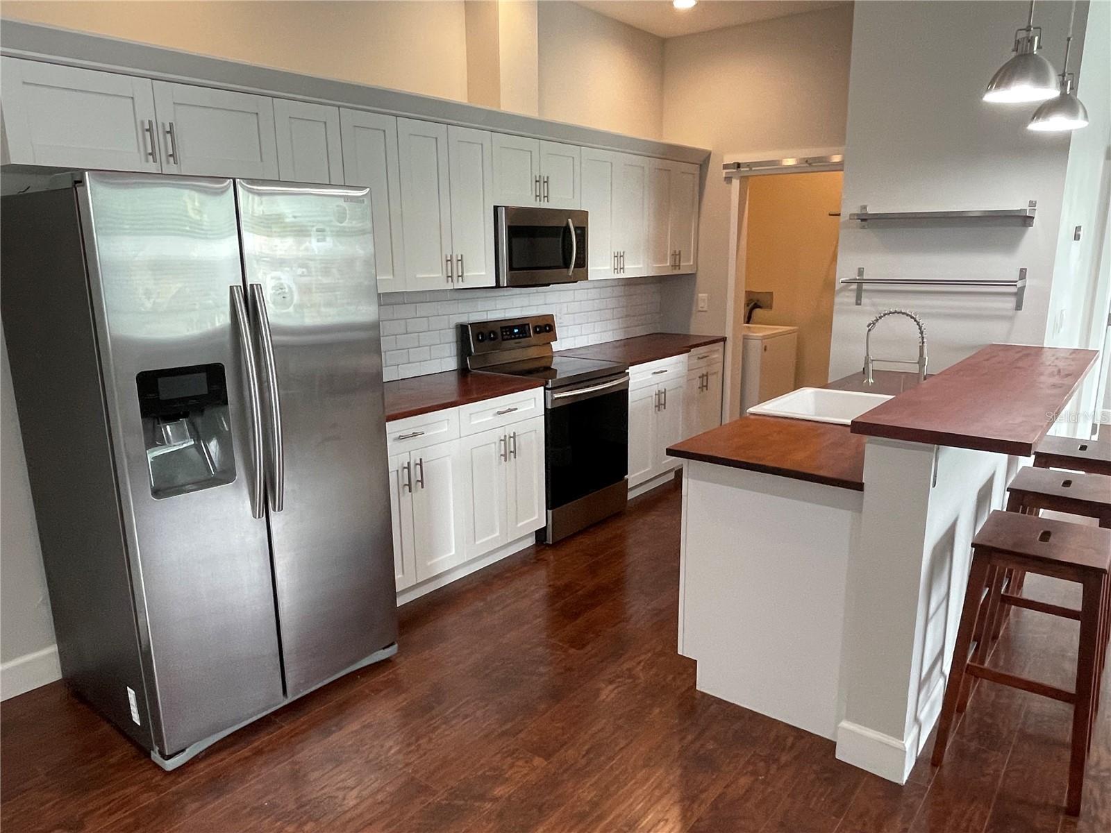 EAST CHANNELSIDE TWNHMS - Residential Lease