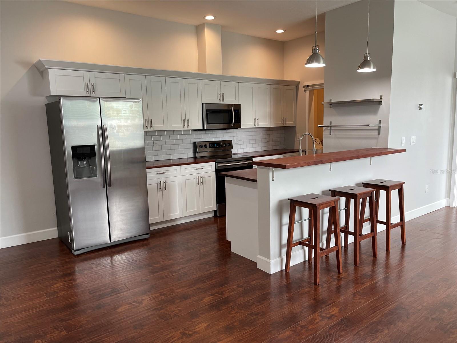 EAST CHANNELSIDE TWNHMS - Residential Lease