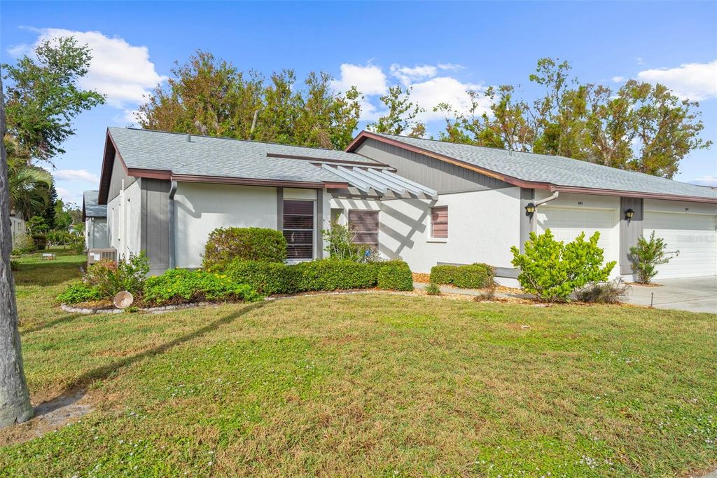 Photo of 605 Apple Lane, Englewood, FL 34223 (MLS # N6141335)