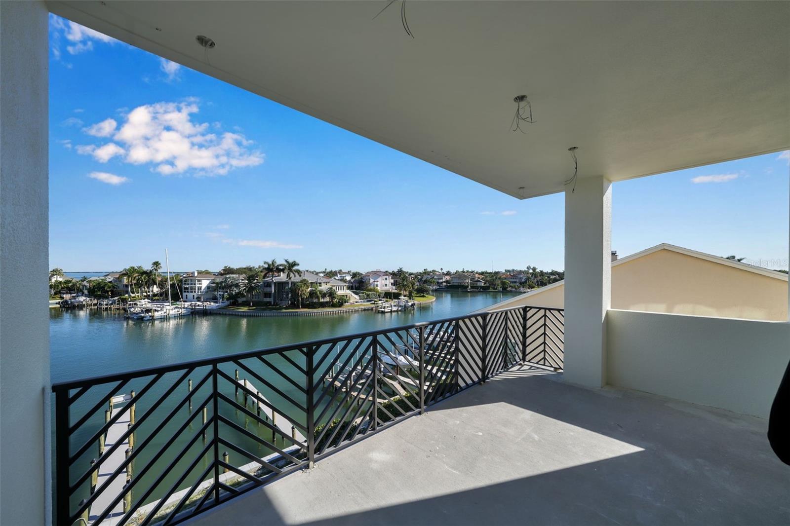 QUIET COVE CONDOMINIUM - Residential