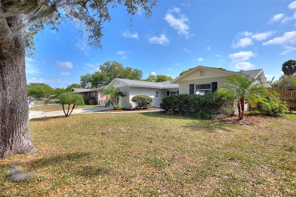 Photo of 3301 Woodmont Drive, Sarasota, FL 34232 (MLS # A4668717)