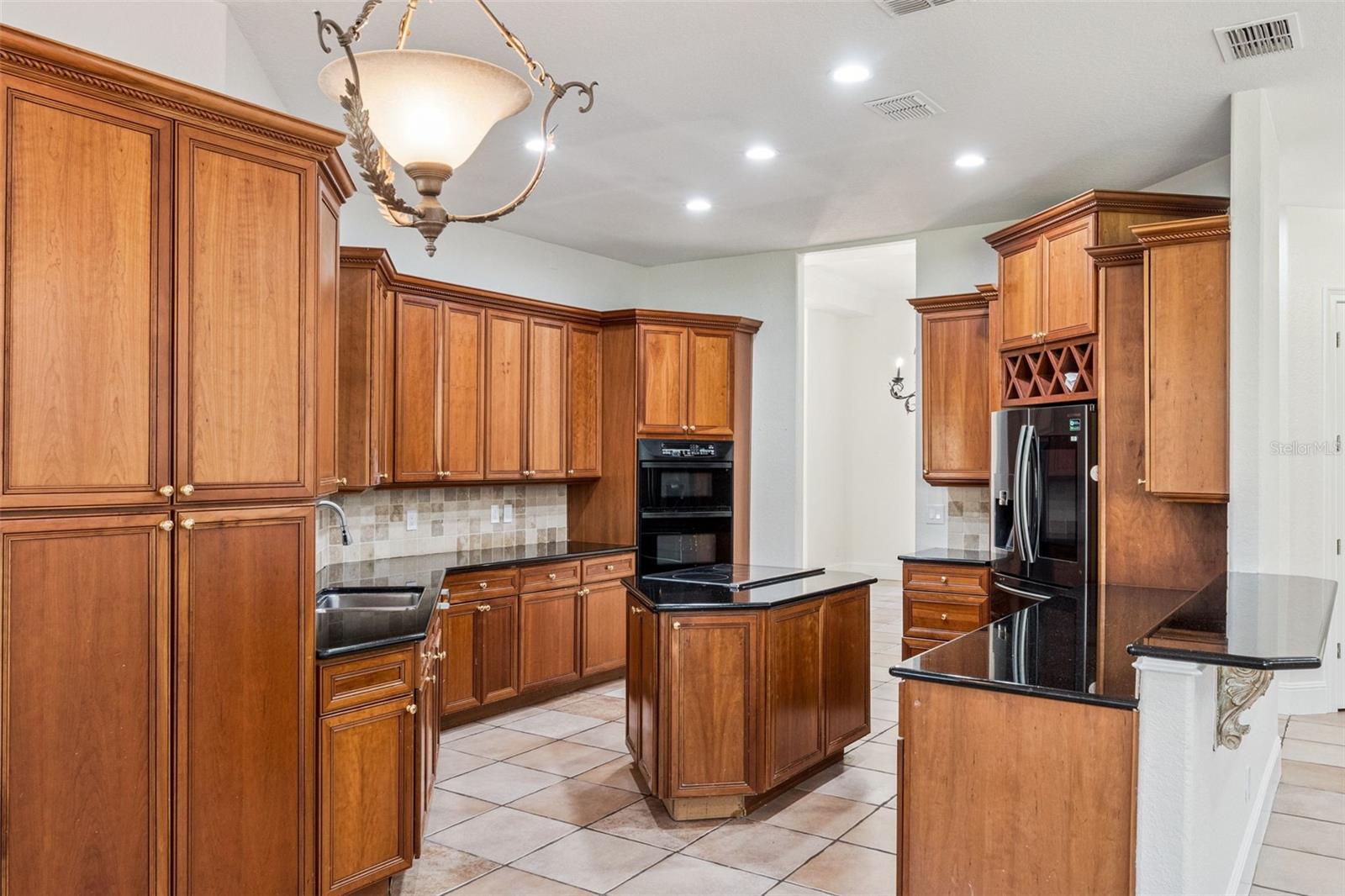8824 ELLIOTTS COURT
