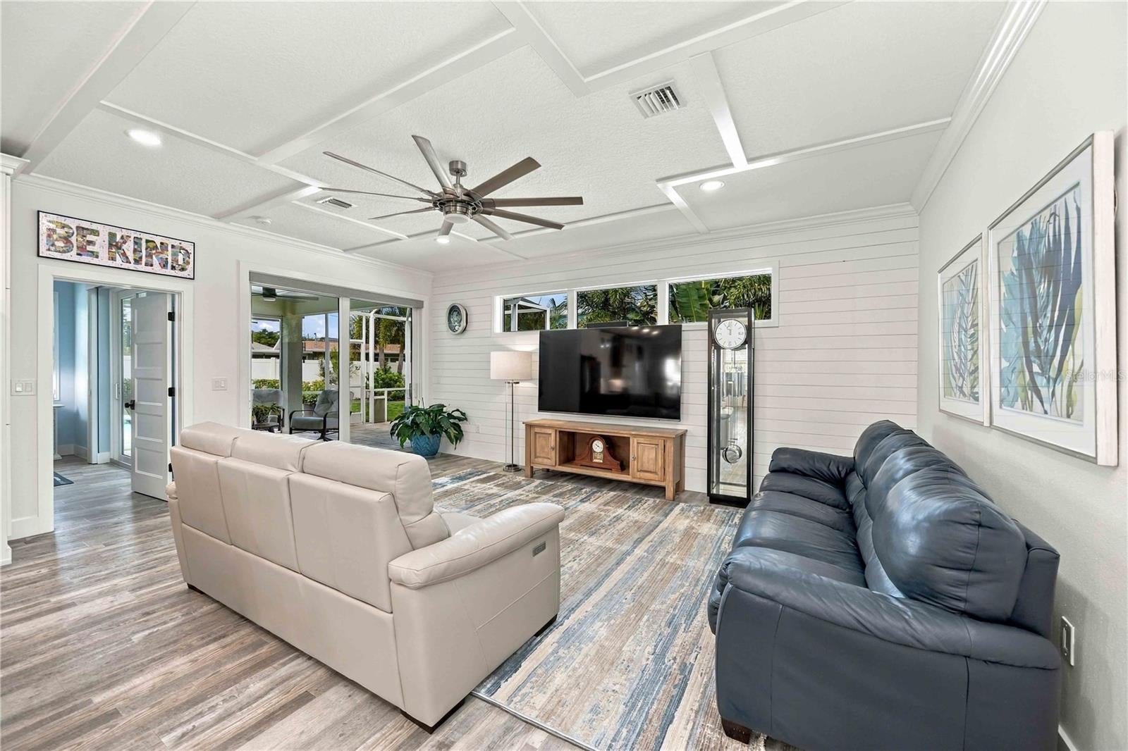 432 W GATE DRIVE