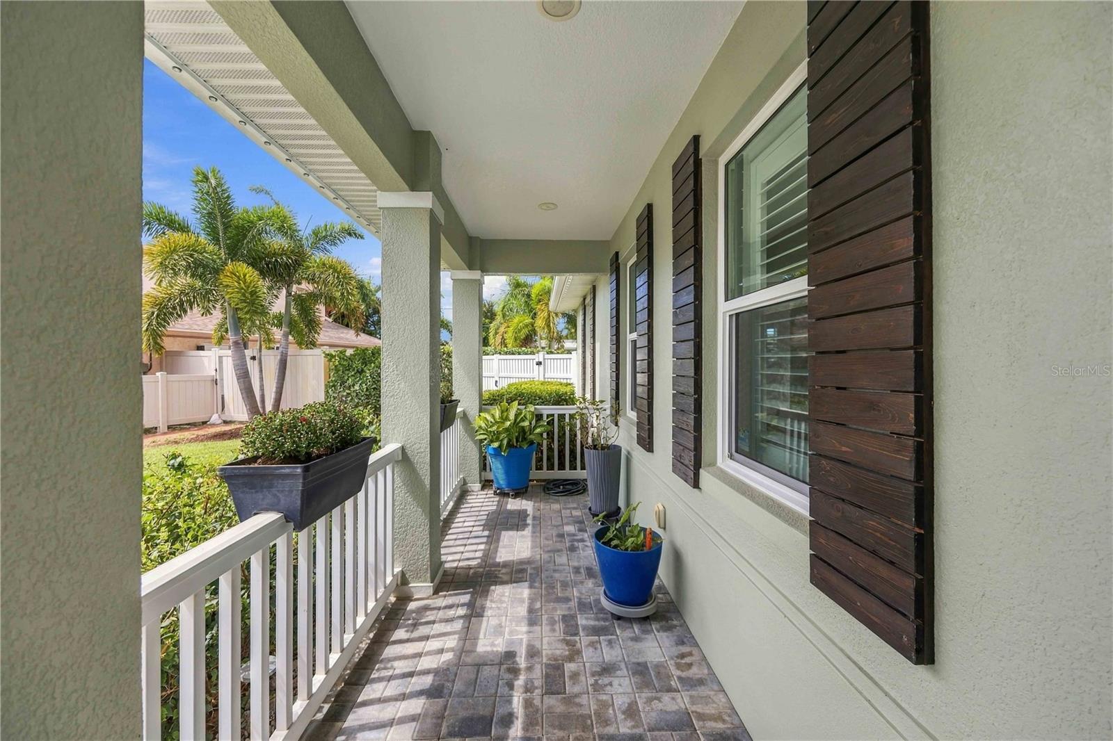 432 W GATE DRIVE