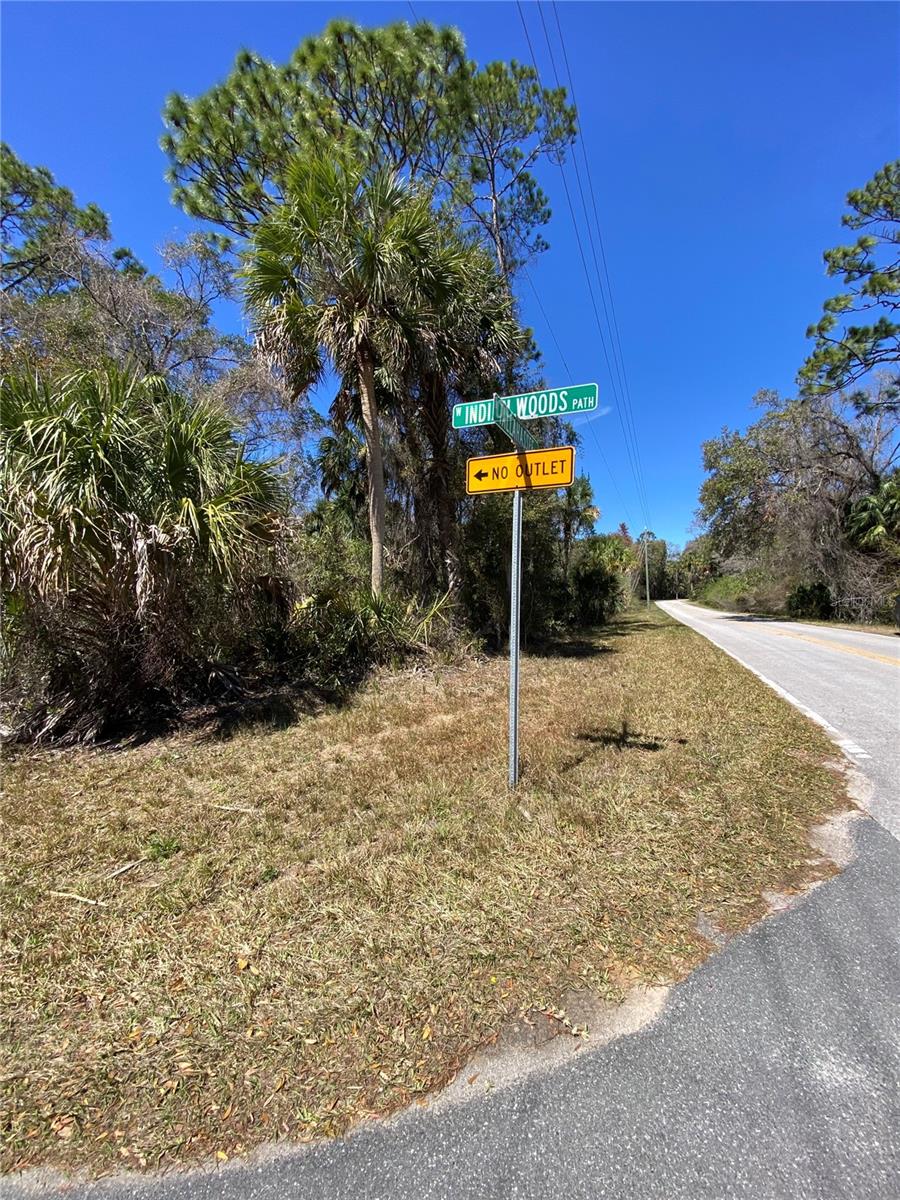 INDIAN WOODS - Land
