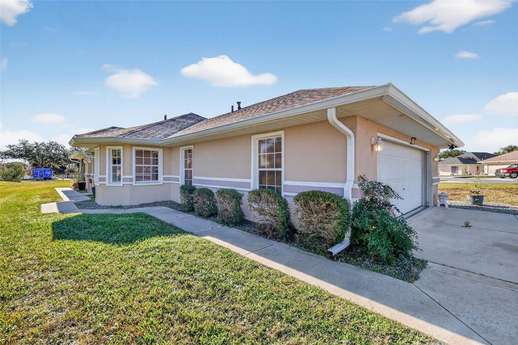 Photo of 21618 Queen Elizabeth Court, Leesburg, FL 34748 (MLS # G5108523)