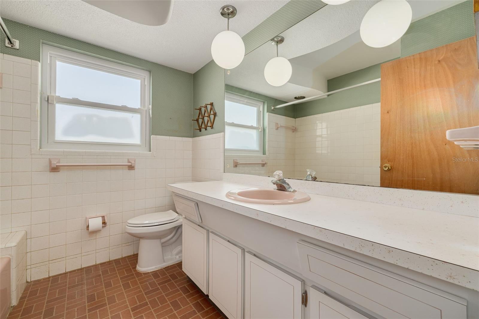 LAKEWOOD ESTATES SEC B - Residential