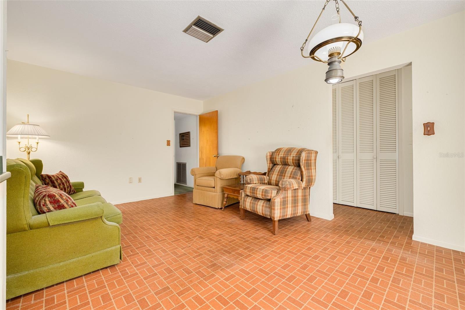 LAKEWOOD ESTATES SEC B - Residential