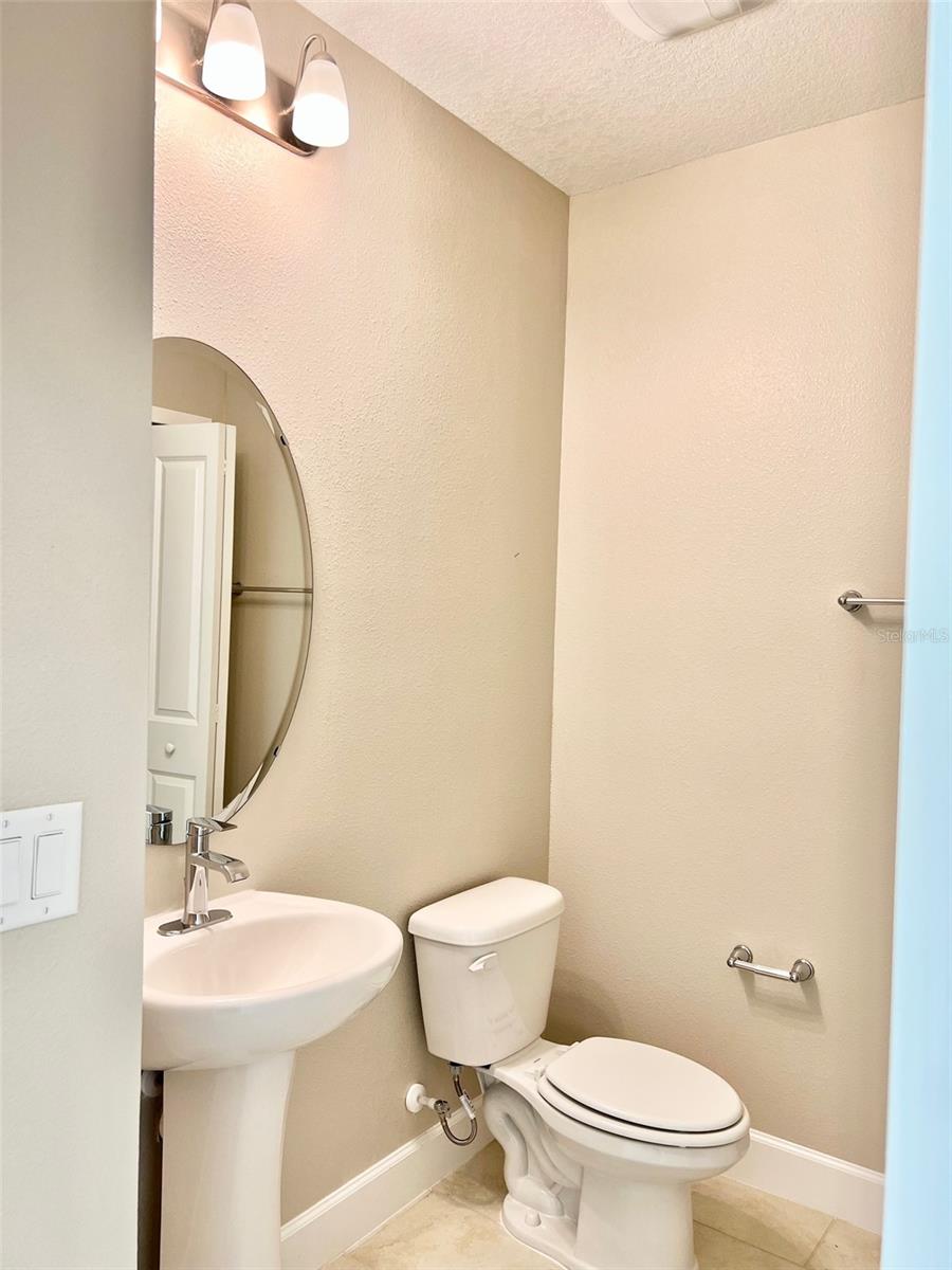 TOWNHOMES AT RIVERS EDGE - Residential Lease