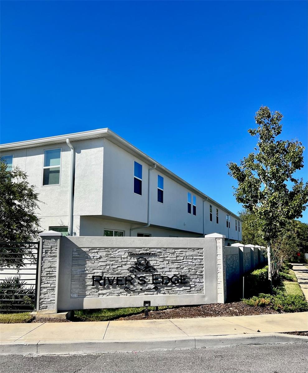 TOWNHOMES AT RIVERS EDGE - Residential Lease