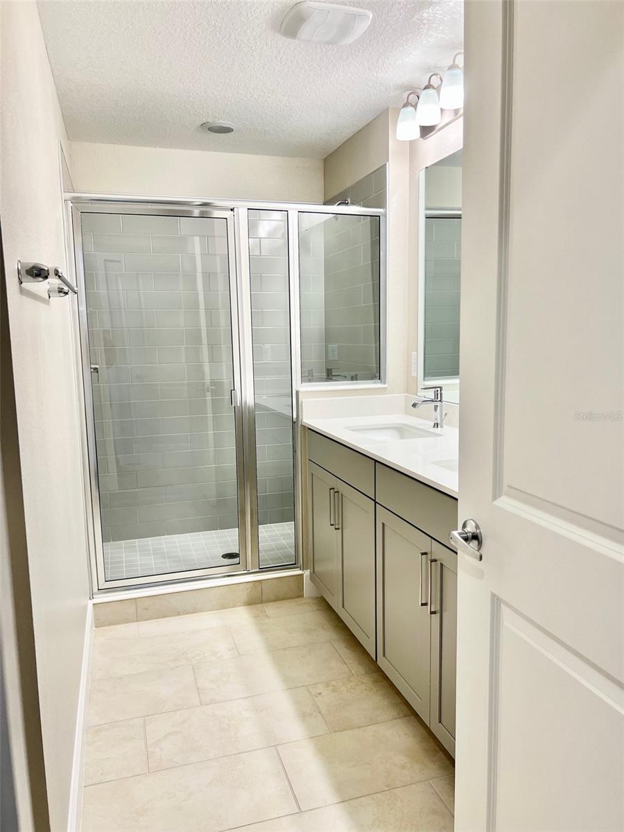 TOWNHOMES AT RIVERS EDGE - Residential Lease