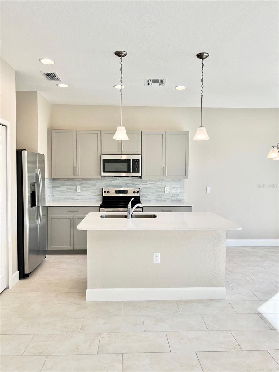 TOWNHOMES AT RIVERS EDGE - Residential Lease