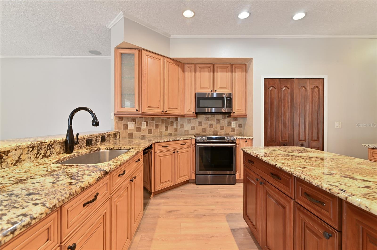 ROCK SPRINGS RIDGE PH 01 - Residential