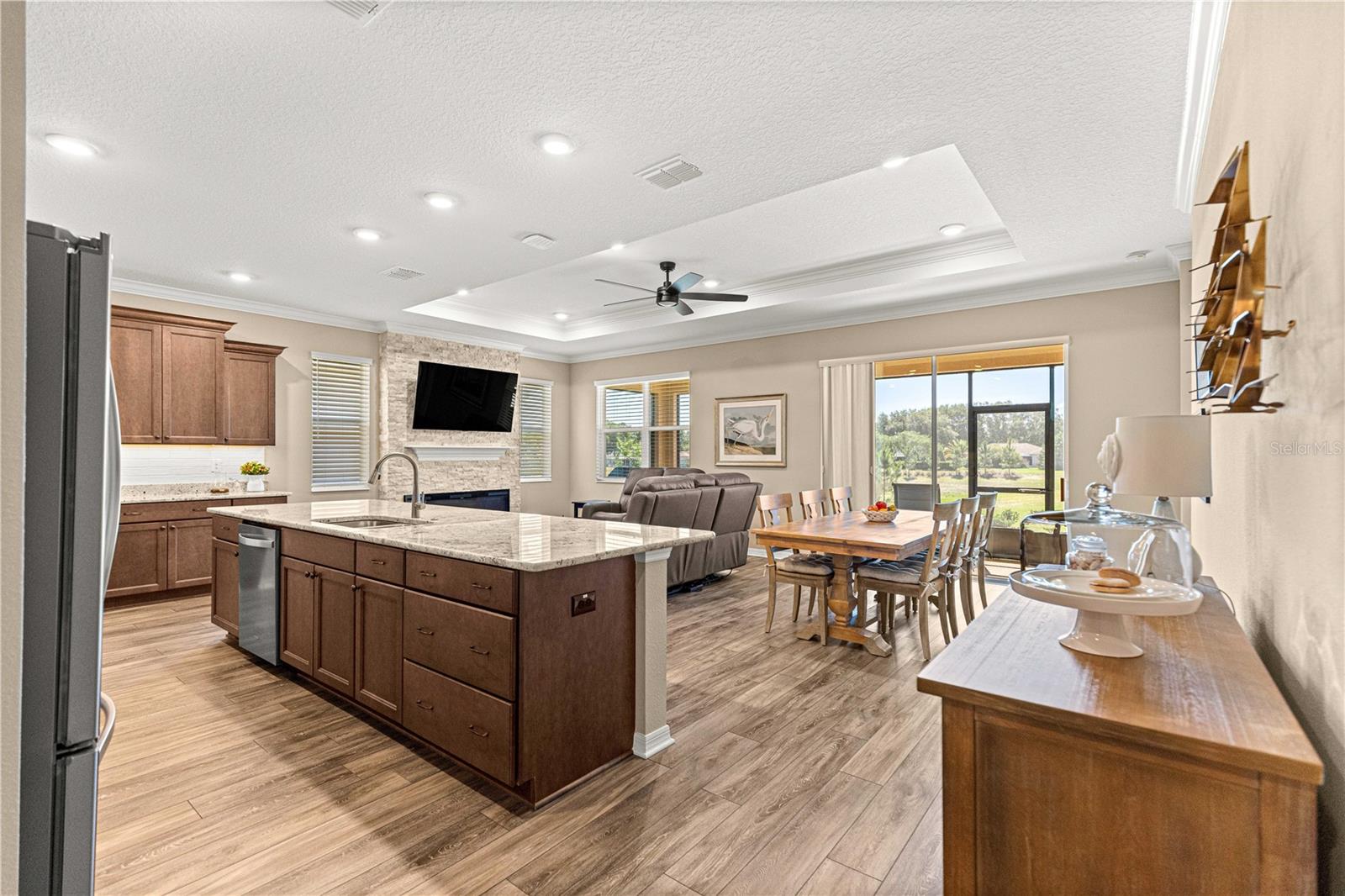 ON TOP OF THE WORLD - Residential