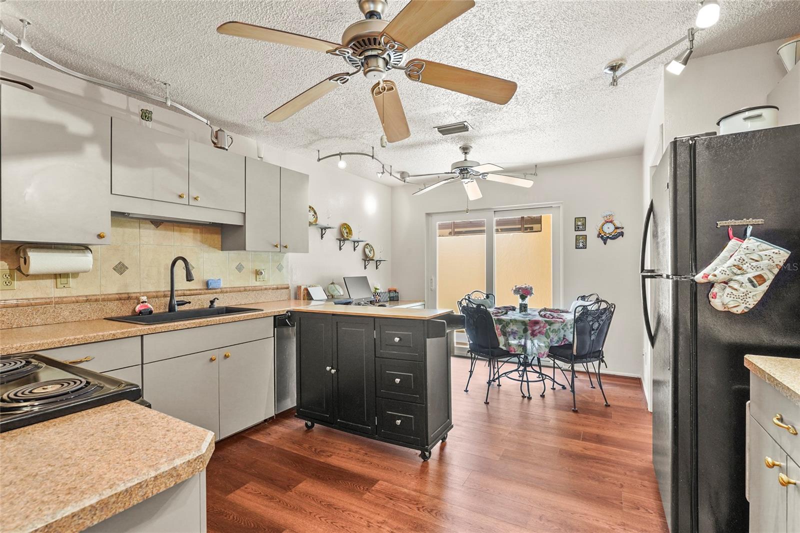 HOURGLASS LAKES PH 3 - Residential