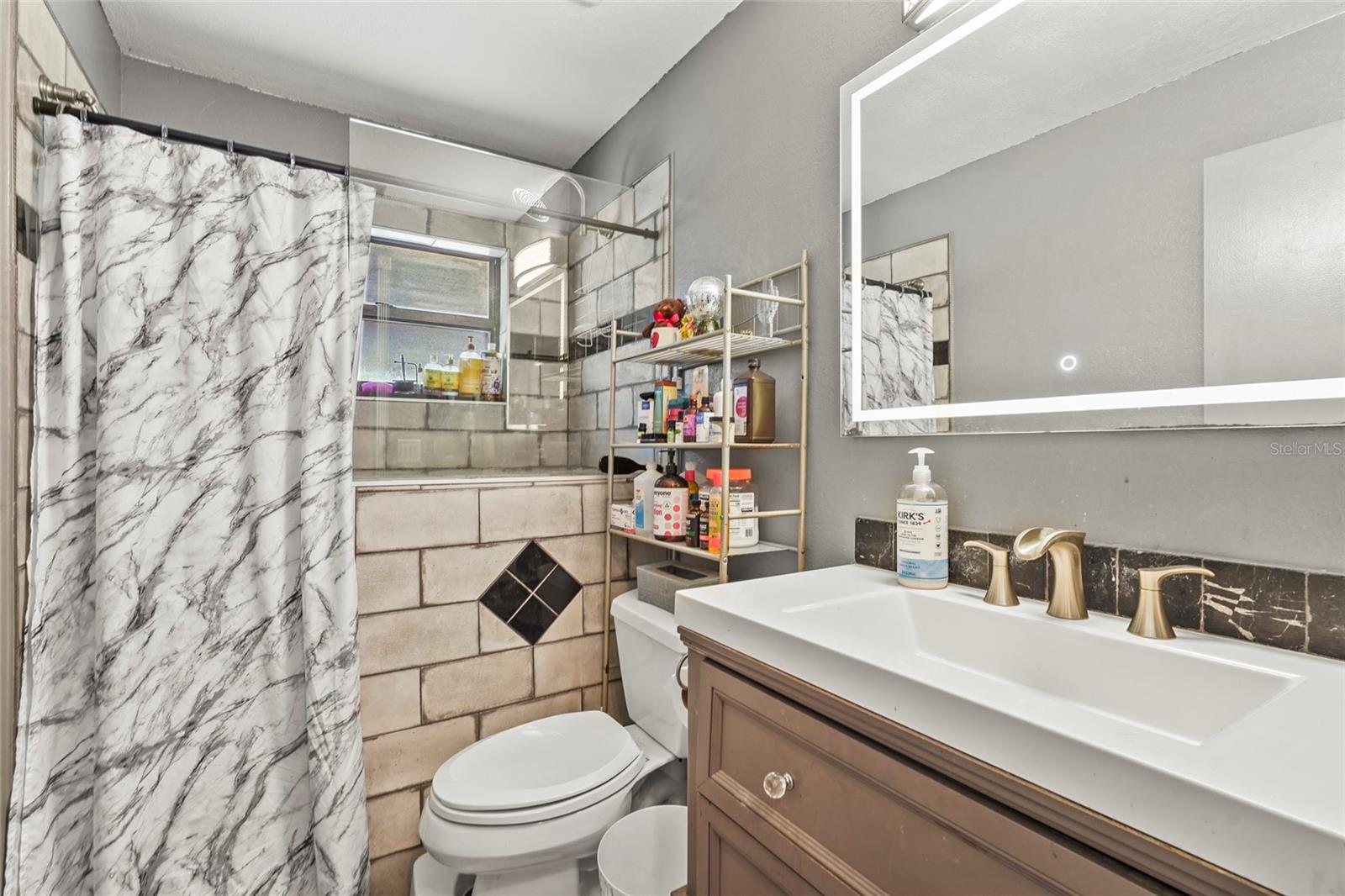 HOURGLASS LAKES PH 3 - Residential