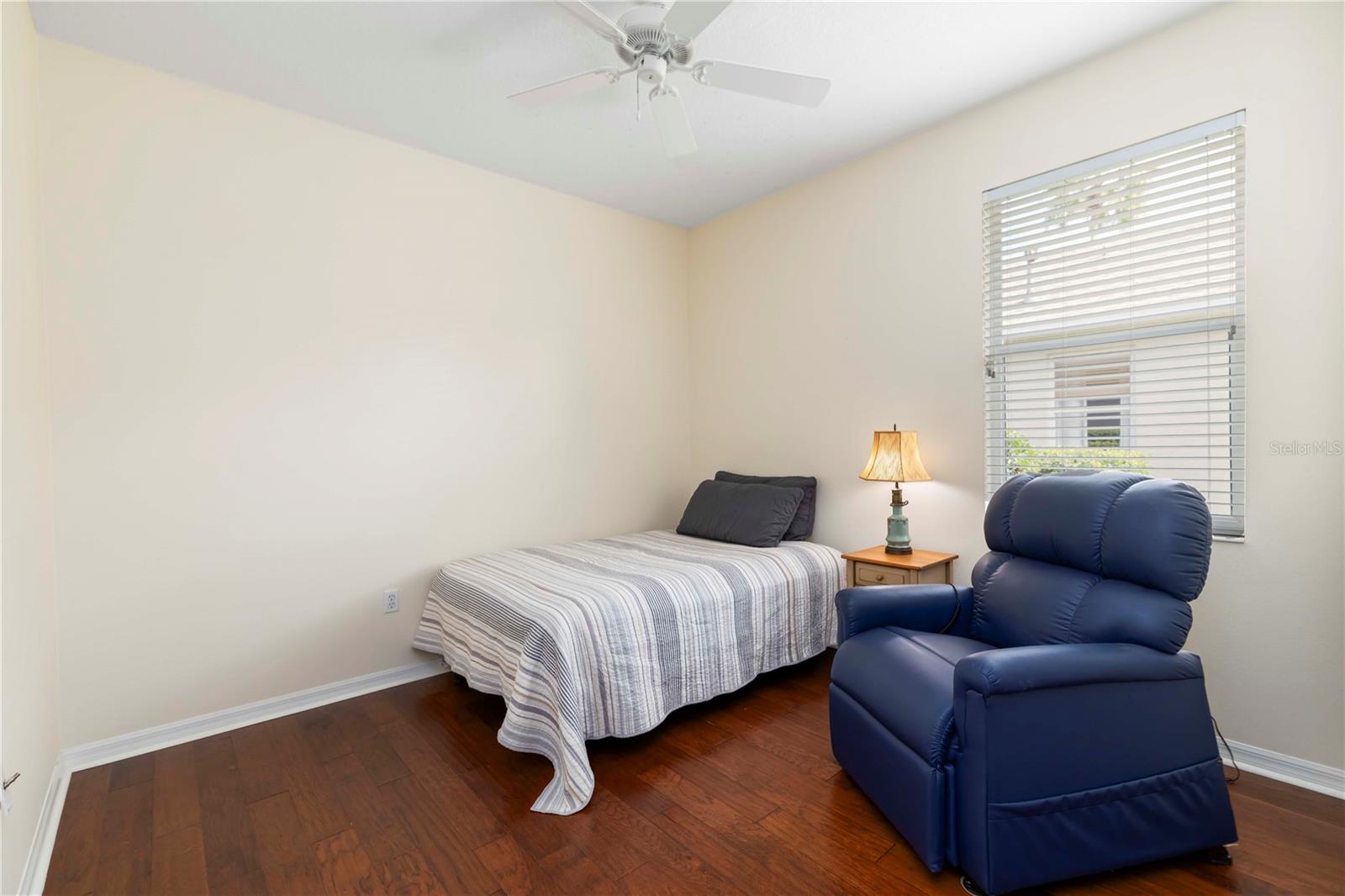 UNIVERSITY PLACE - Residential