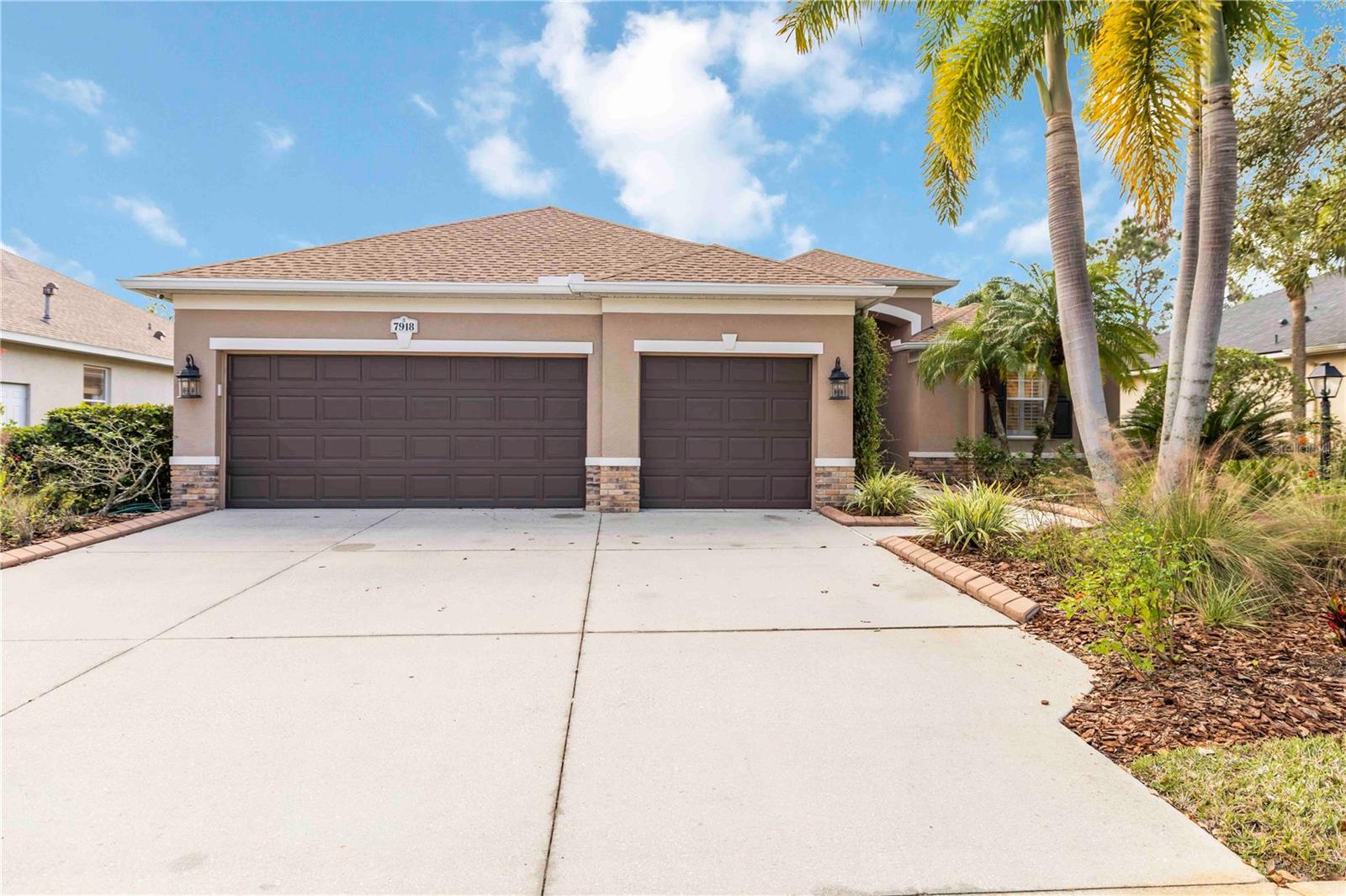 UNIVERSITY PLACE - Residential