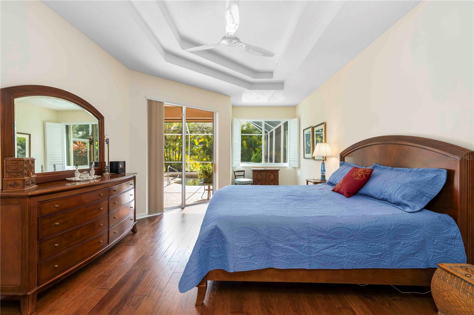 UNIVERSITY PLACE - Residential