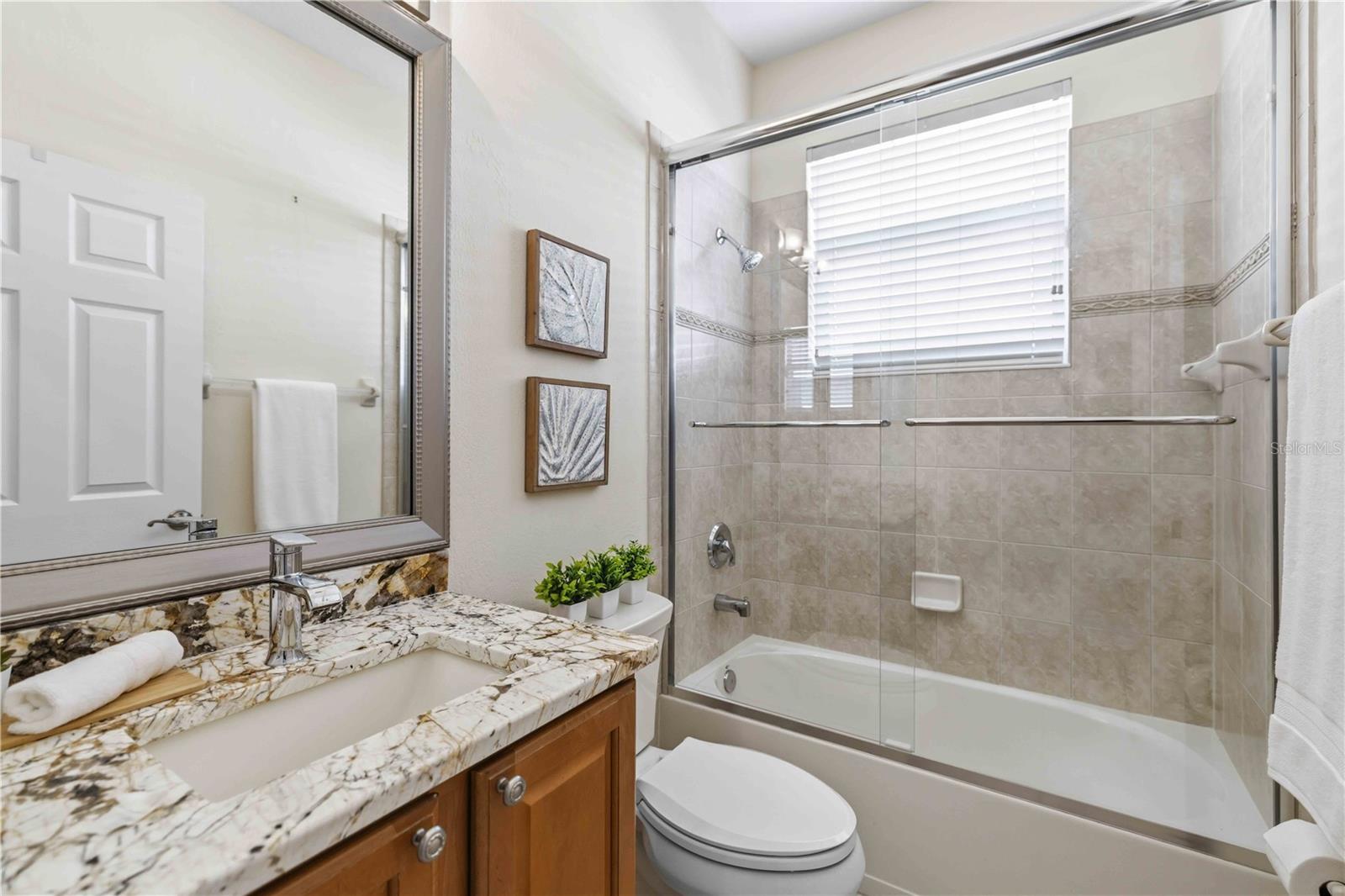 UNIVERSITY PLACE - Residential