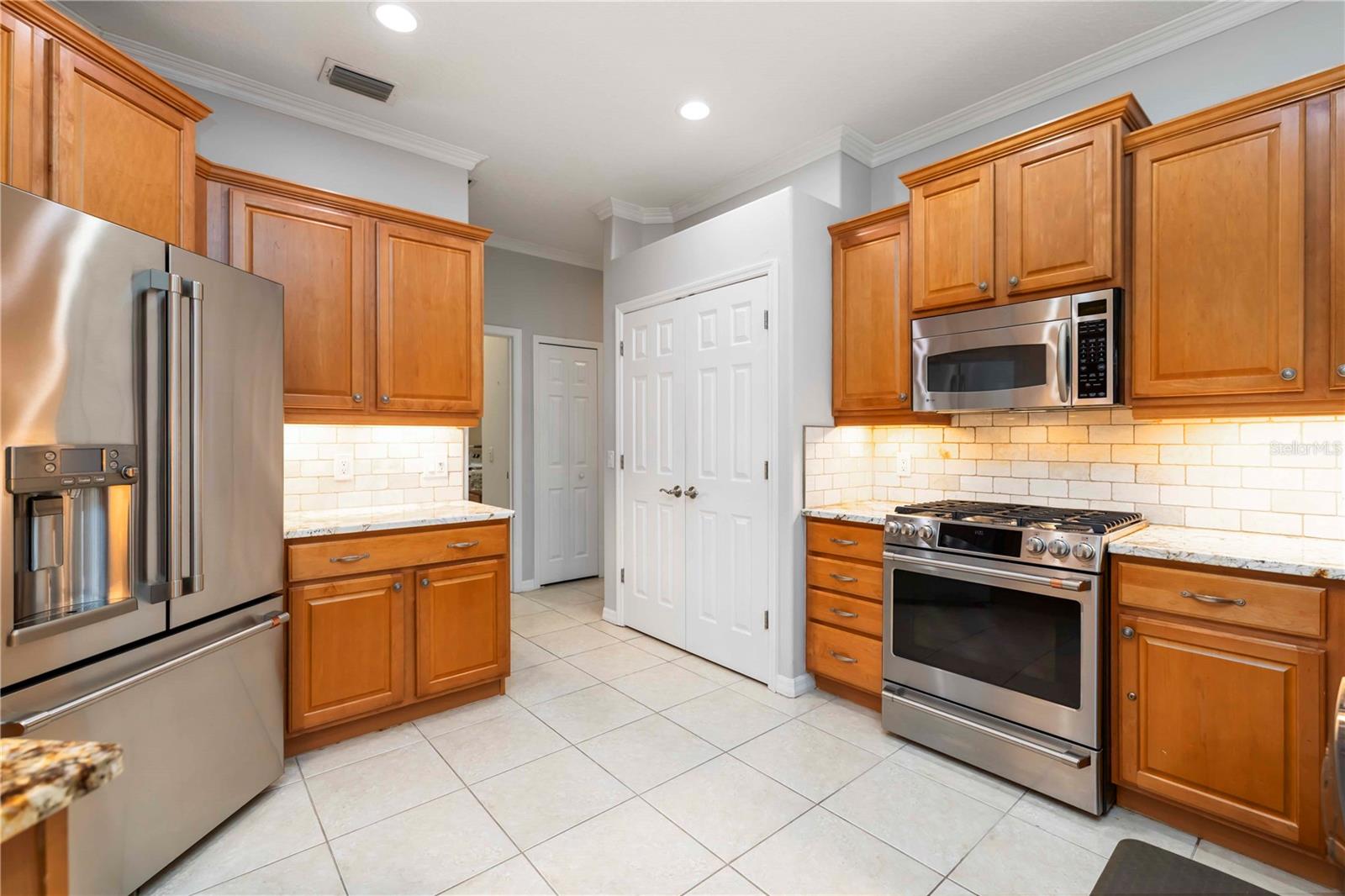 UNIVERSITY PLACE - Residential