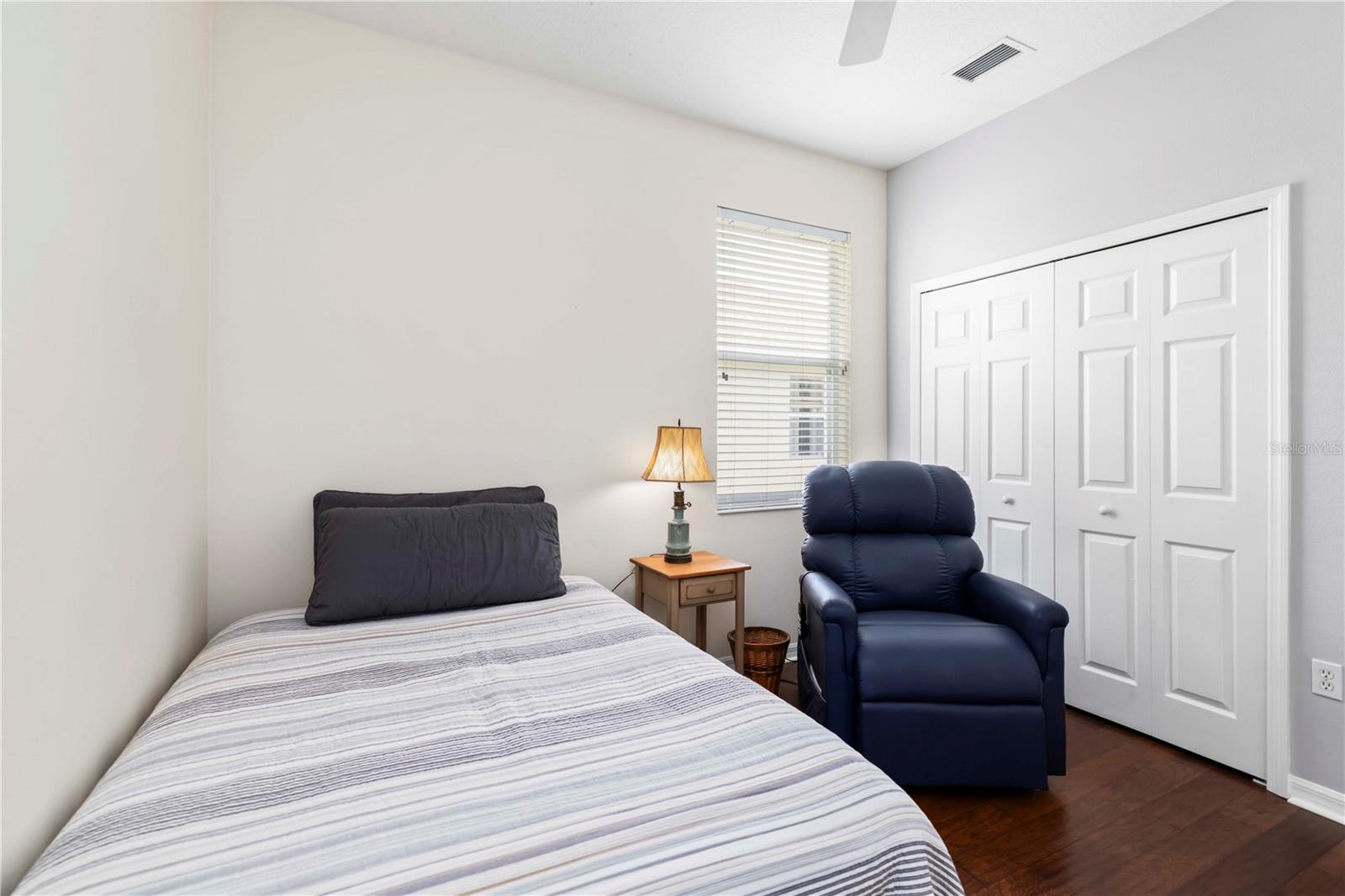 UNIVERSITY PLACE - Residential