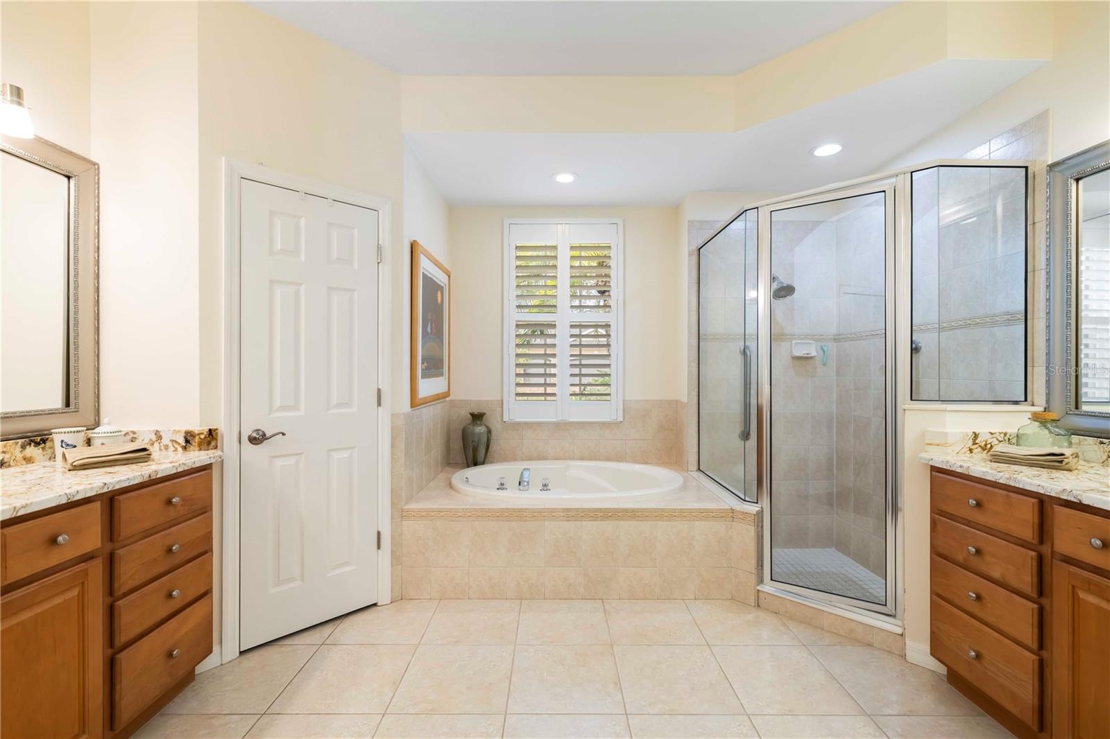 UNIVERSITY PLACE - Residential