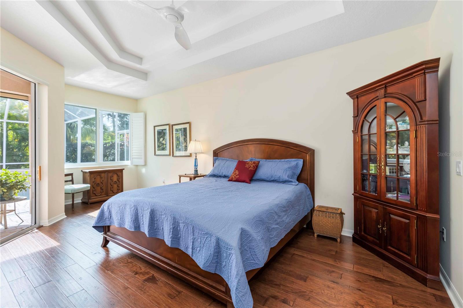 UNIVERSITY PLACE - Residential