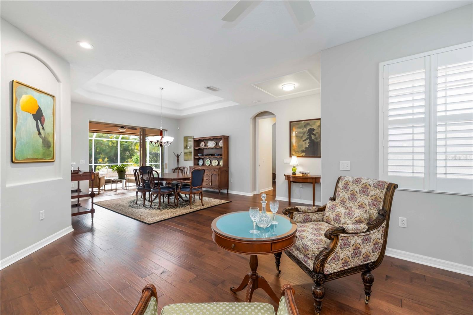 UNIVERSITY PLACE - Residential