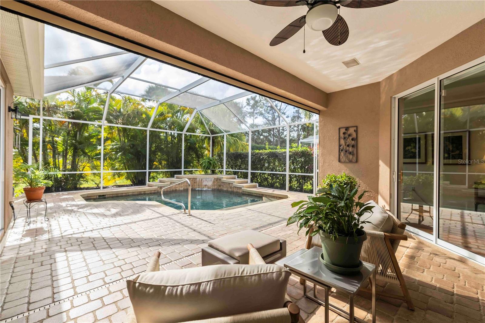 UNIVERSITY PLACE - Residential