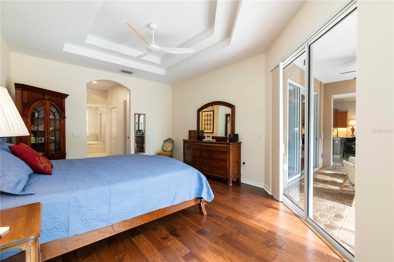 UNIVERSITY PLACE - Residential