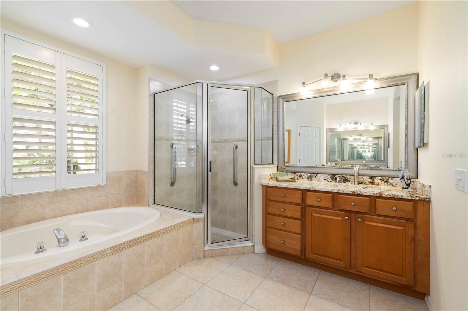 UNIVERSITY PLACE - Residential