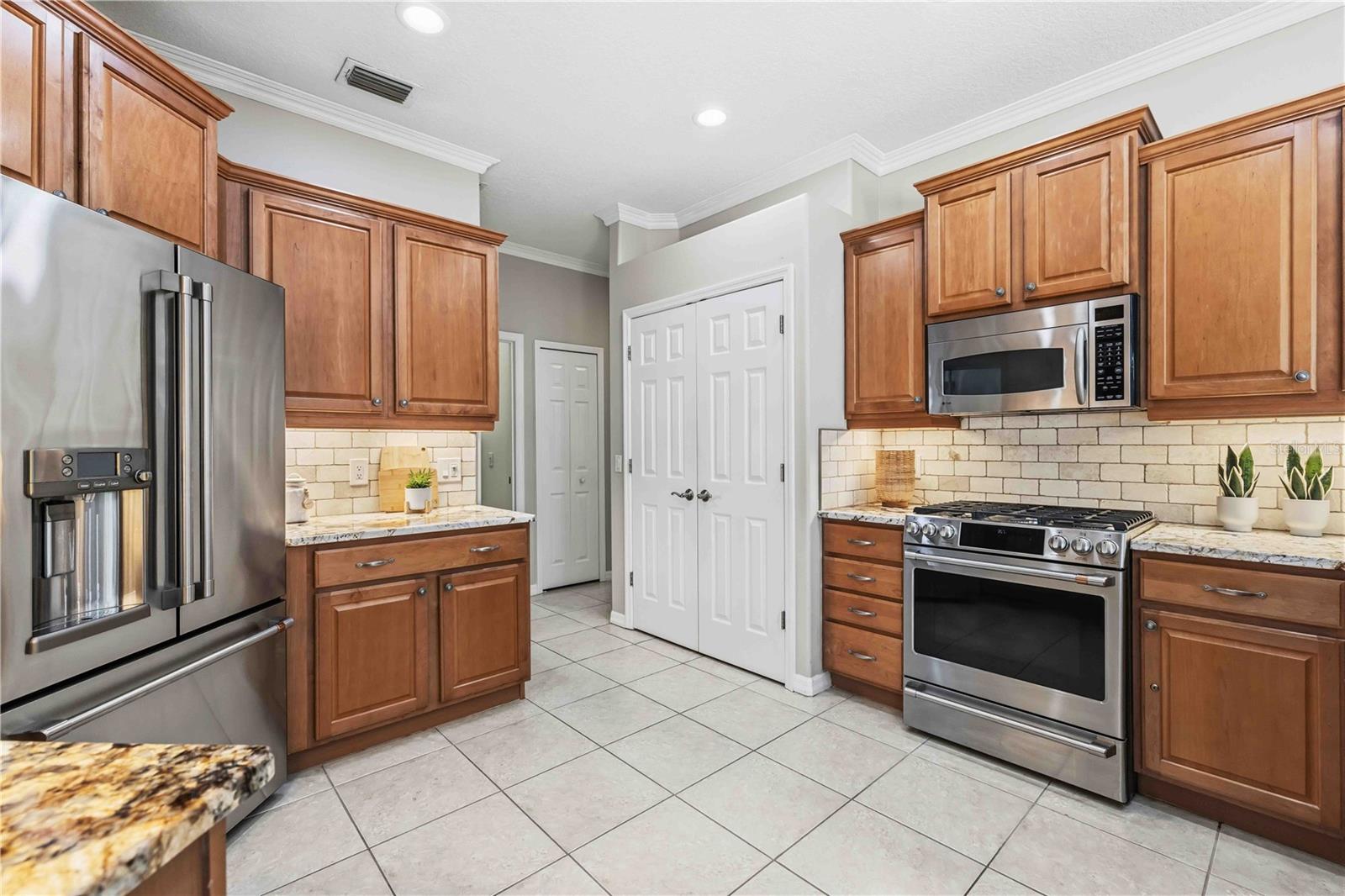 UNIVERSITY PLACE - Residential