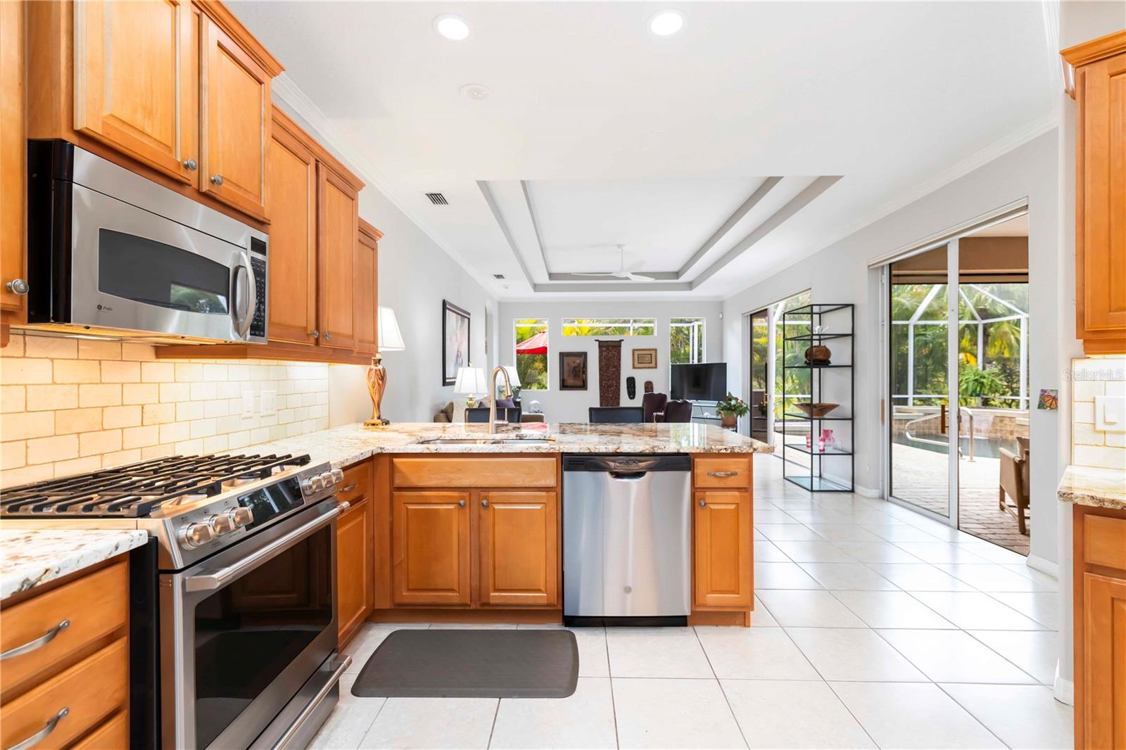 UNIVERSITY PLACE - Residential