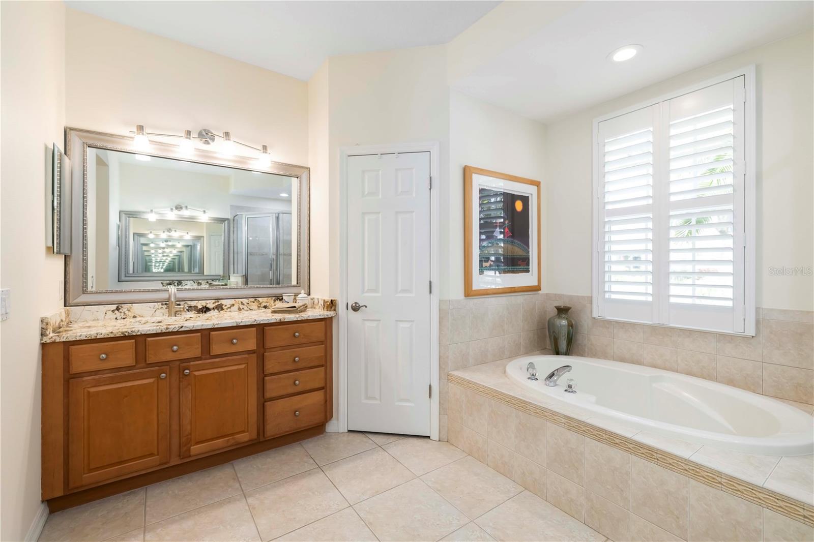 UNIVERSITY PLACE - Residential