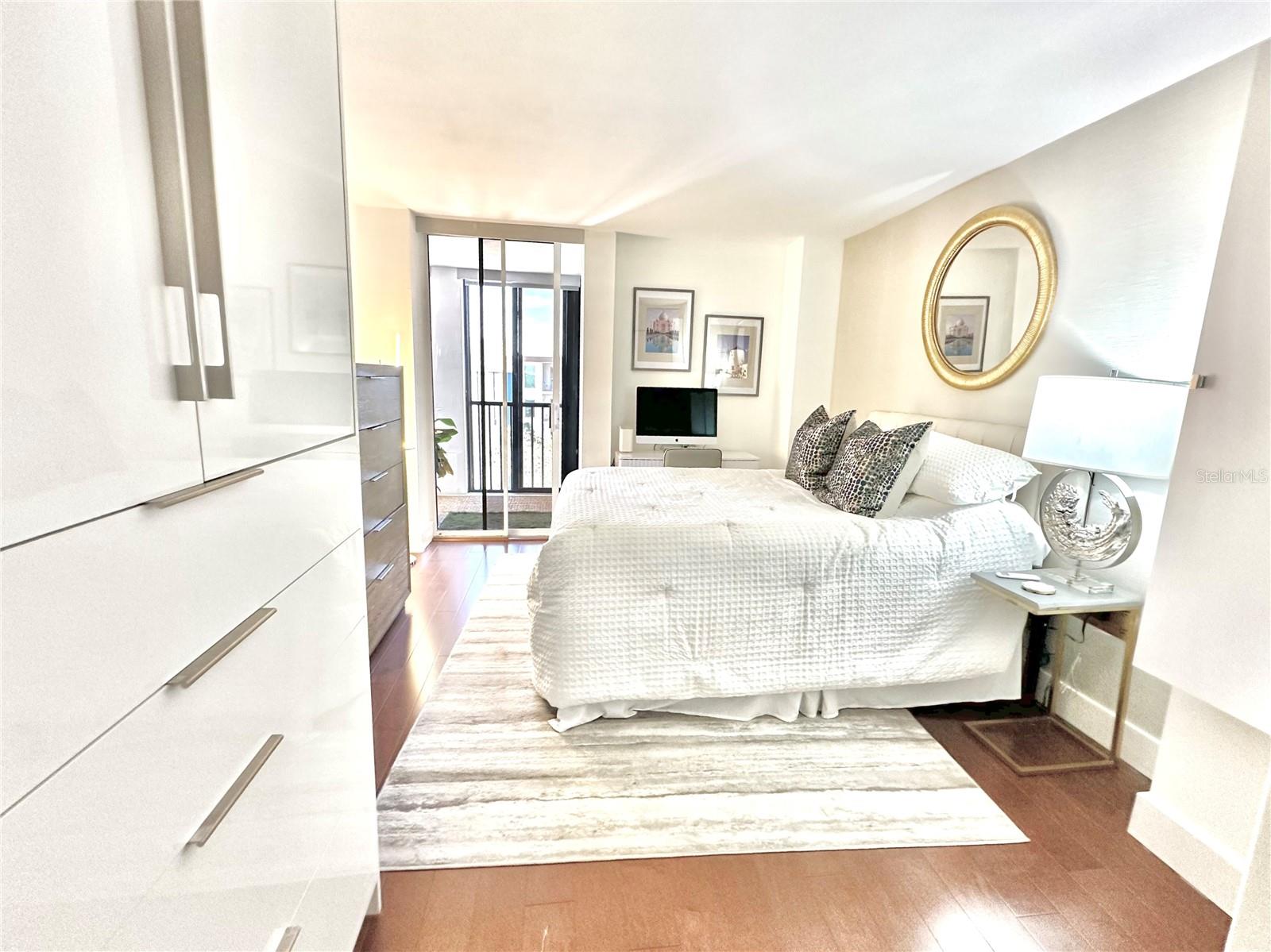 ESSEX HOUSE - Residential