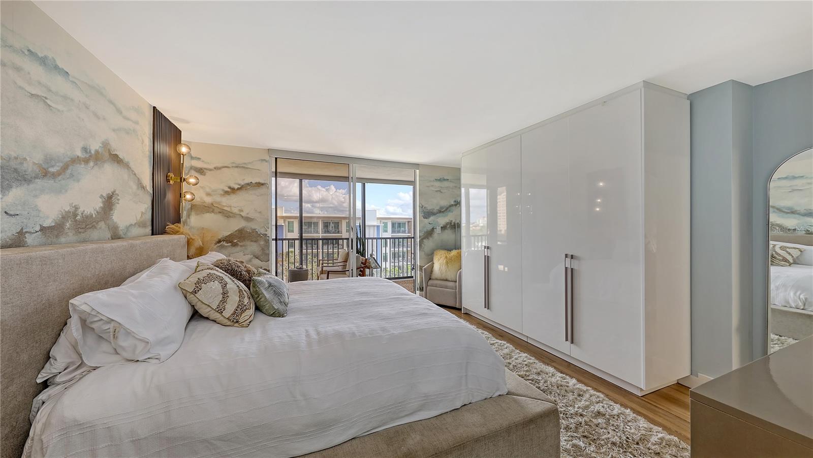 ESSEX HOUSE - Residential
