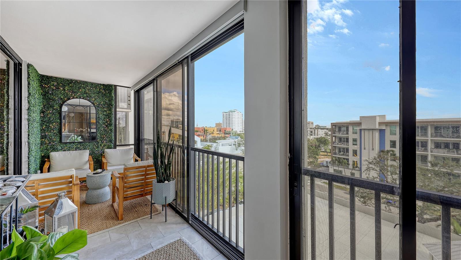 ESSEX HOUSE - Residential