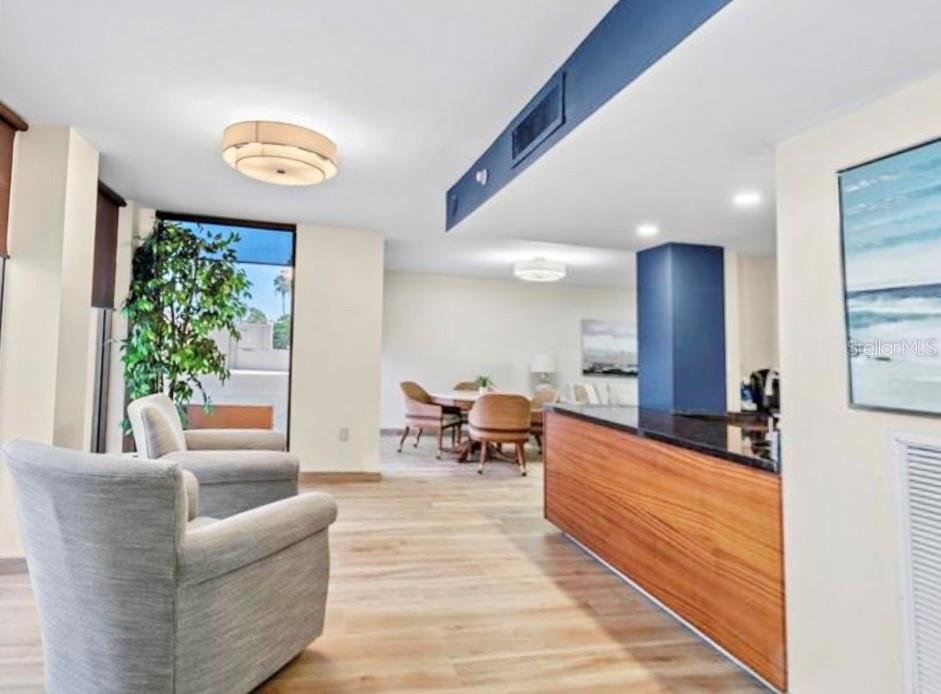 ESSEX HOUSE - Residential