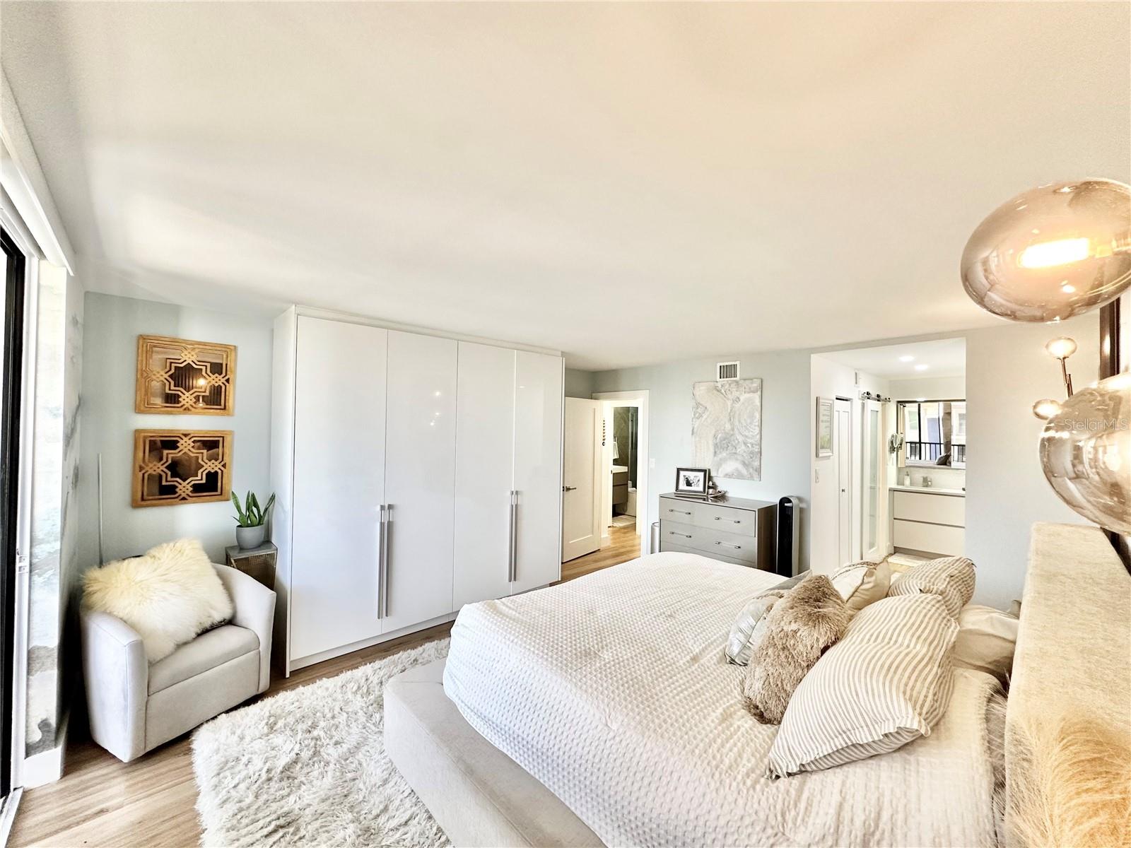 ESSEX HOUSE - Residential