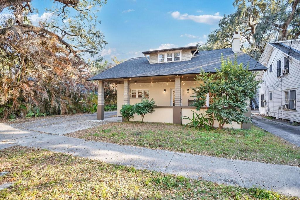 Photo of 612 E Anderson Street, Orlando, FL 32801 (MLS # O6382027)