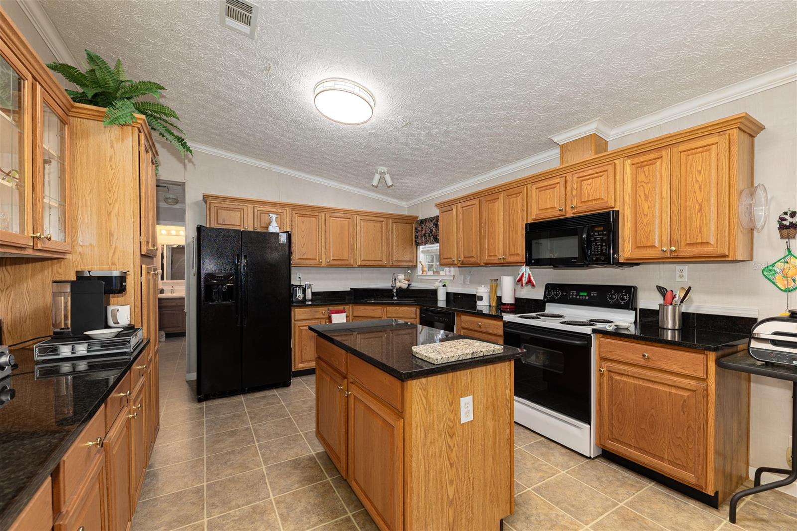 TOWERING OAKS - Residential