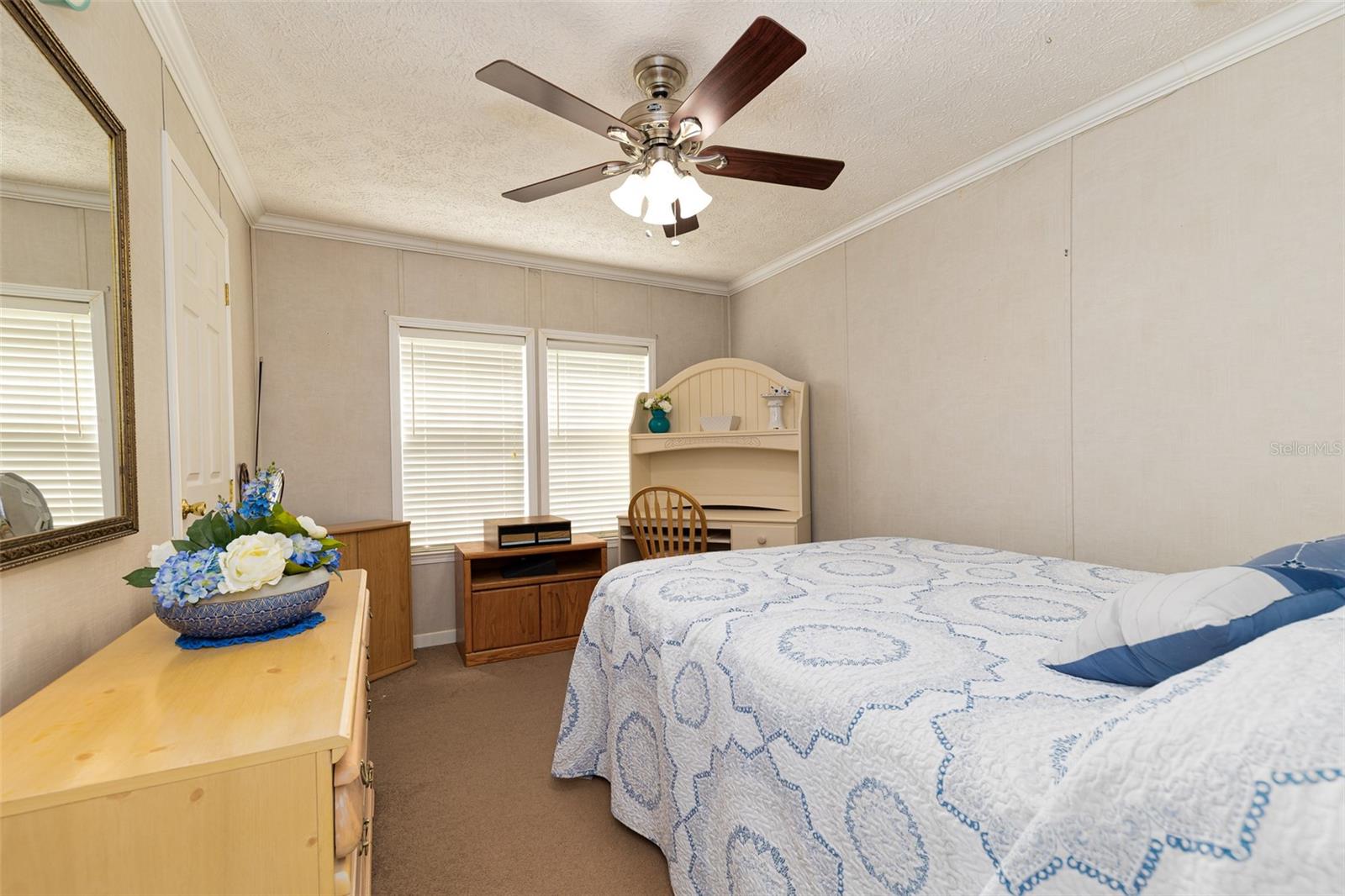 TOWERING OAKS - Residential