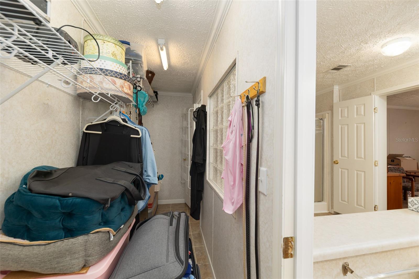 TOWERING OAKS - Residential