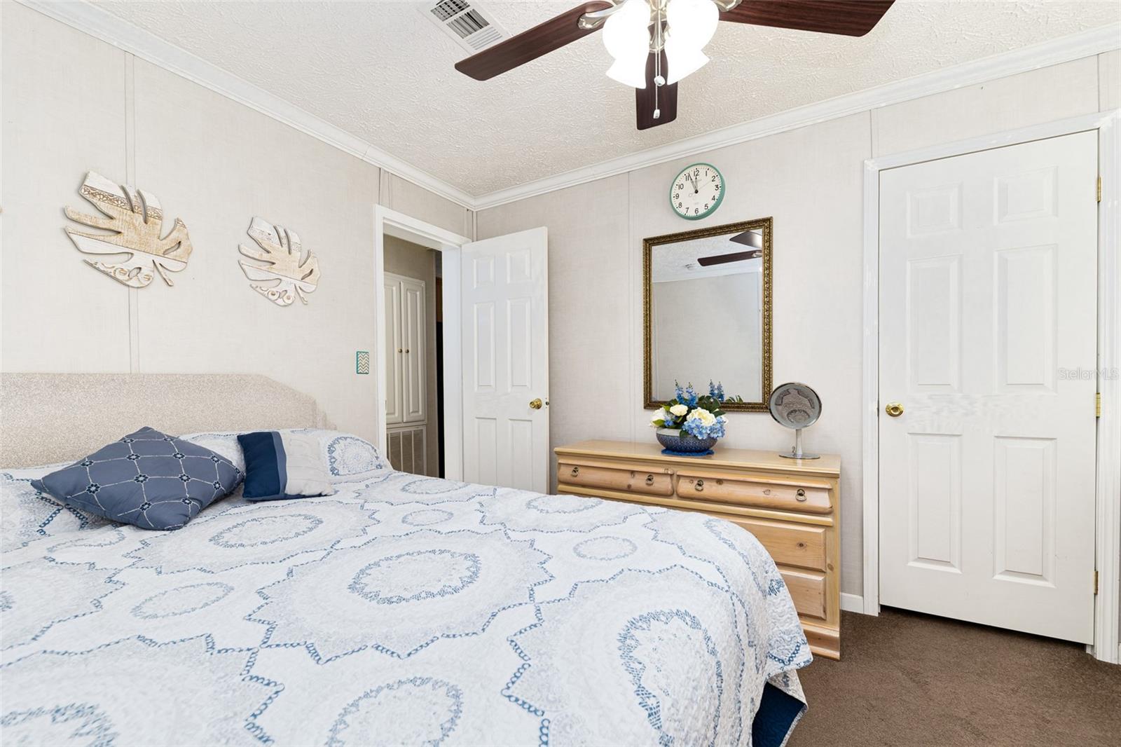 TOWERING OAKS - Residential