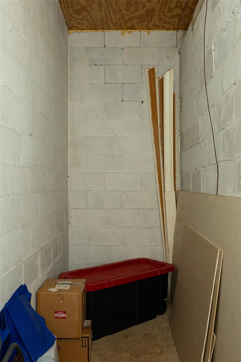 TOWERING OAKS - Residential